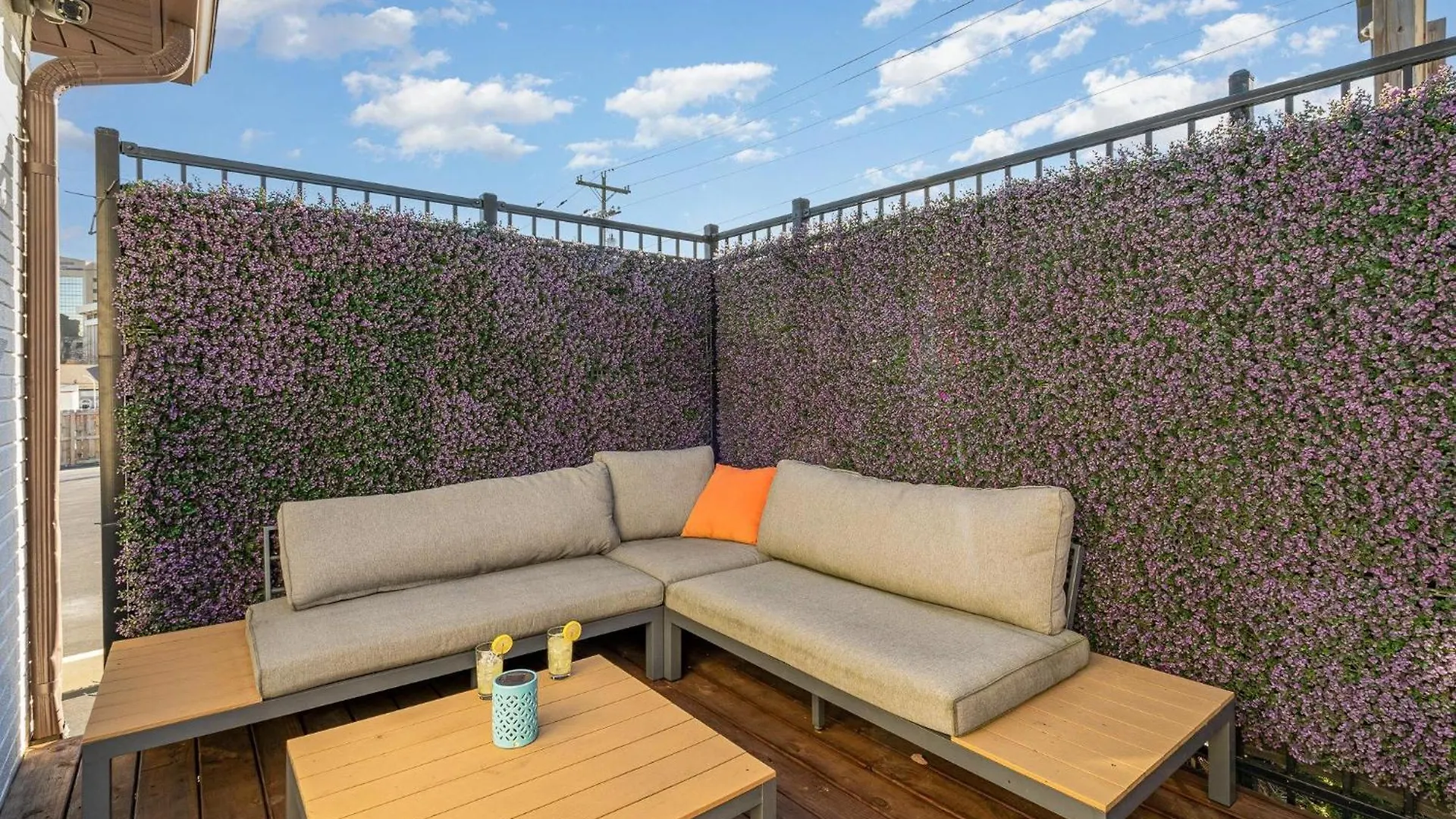 Willa Hidden Pearl-3 Units-Private Patios-Near Broadway Nashville