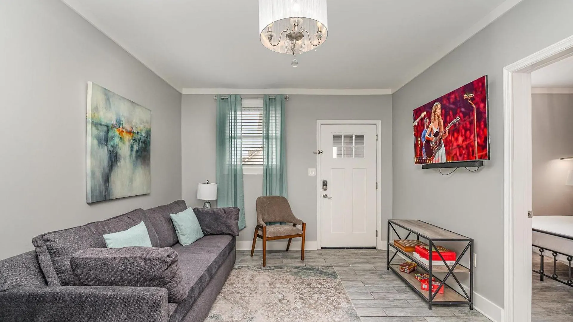 Willa Hidden Pearl-3 Units-Private Patios-Near Broadway Nashville