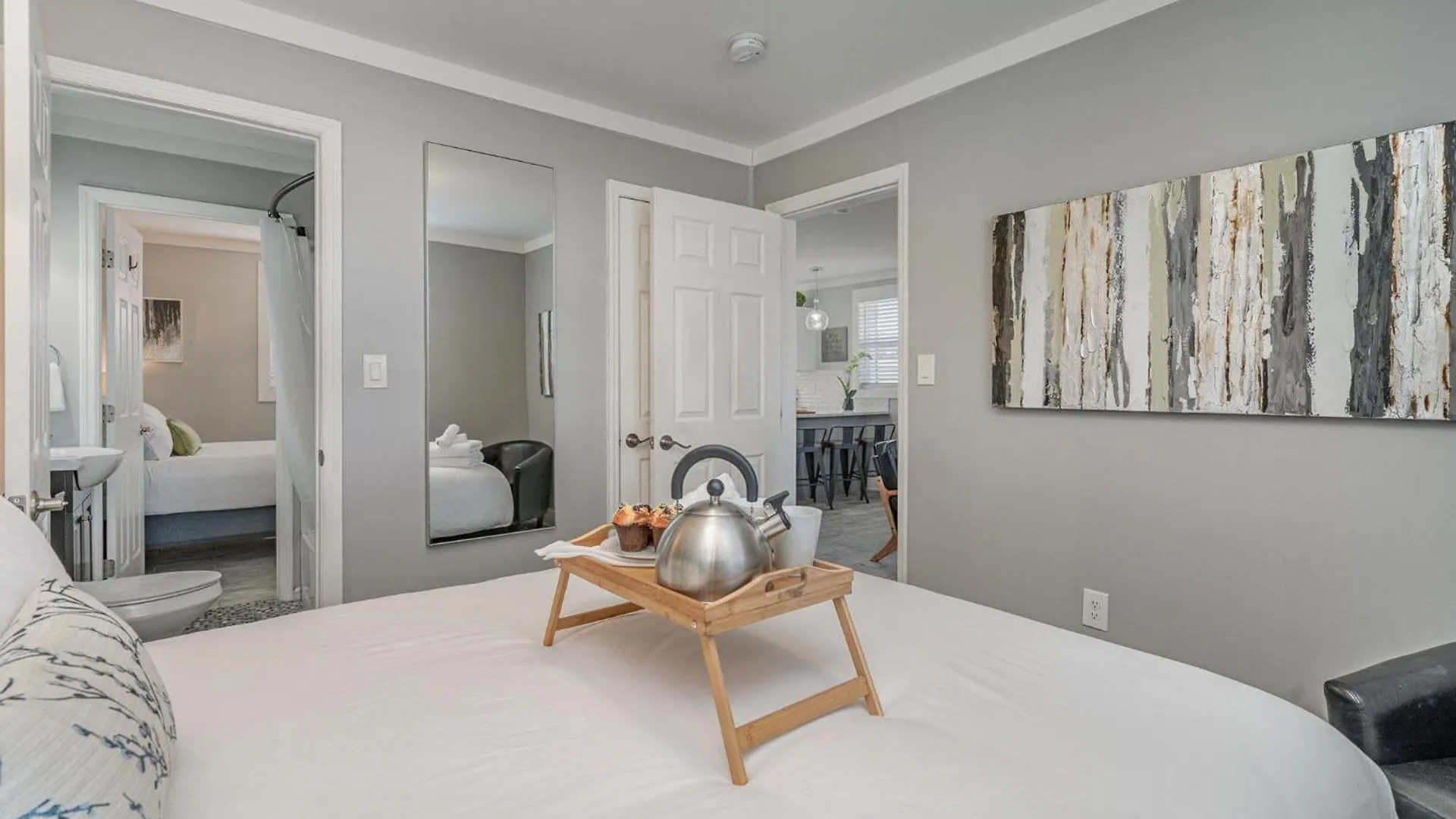 Willa Hidden Pearl-3 Units-Private Patios-Near Broadway Nashville