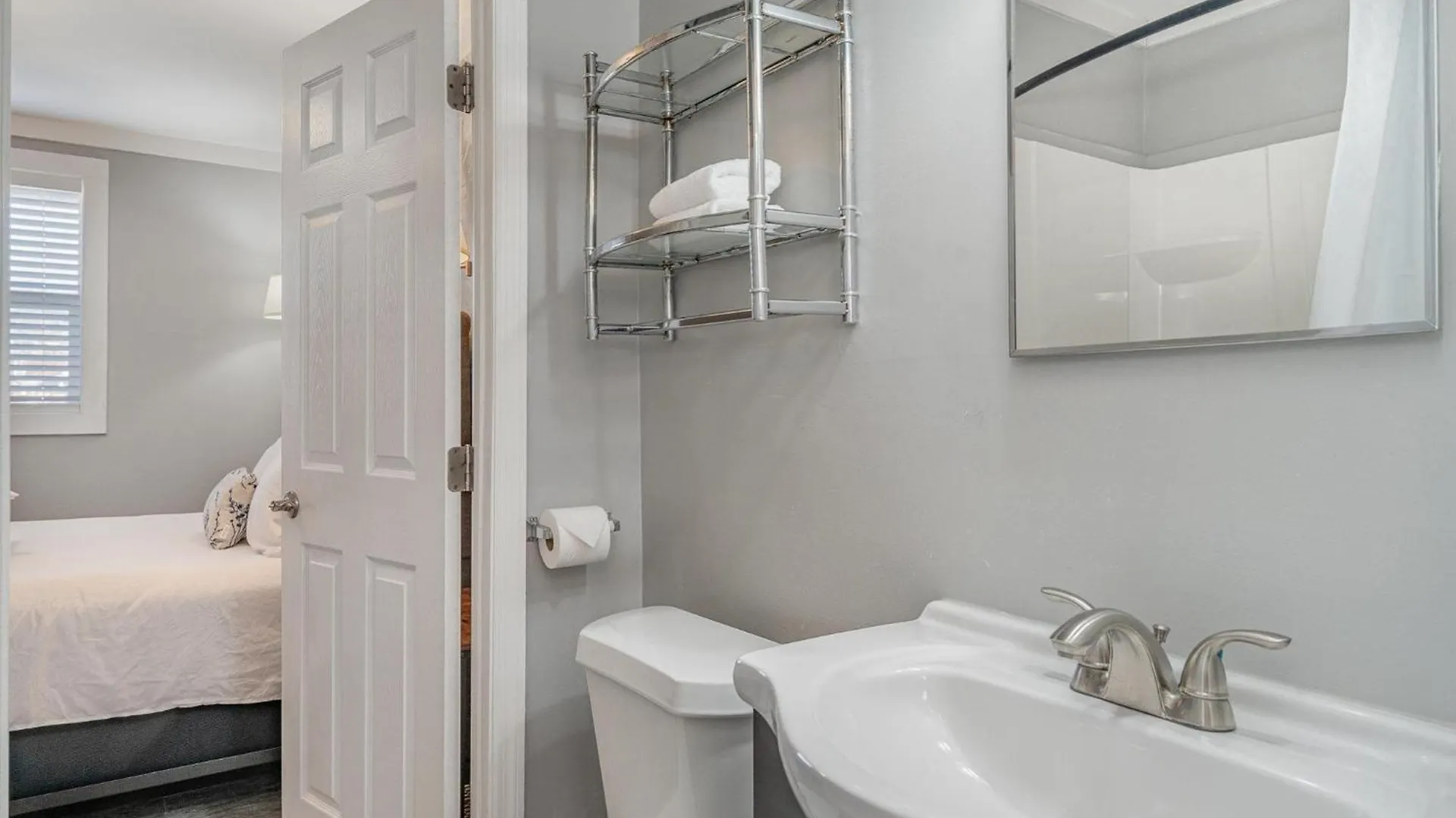 Willa Hidden Pearl-3 Units-Private Patios-Near Broadway Nashville